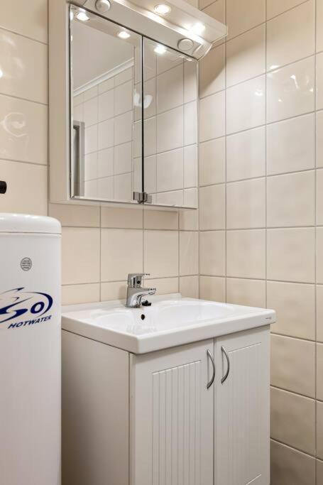 Fresh Studio Apartment, A Short Walk From Bryggen Bergen Exteriör bild